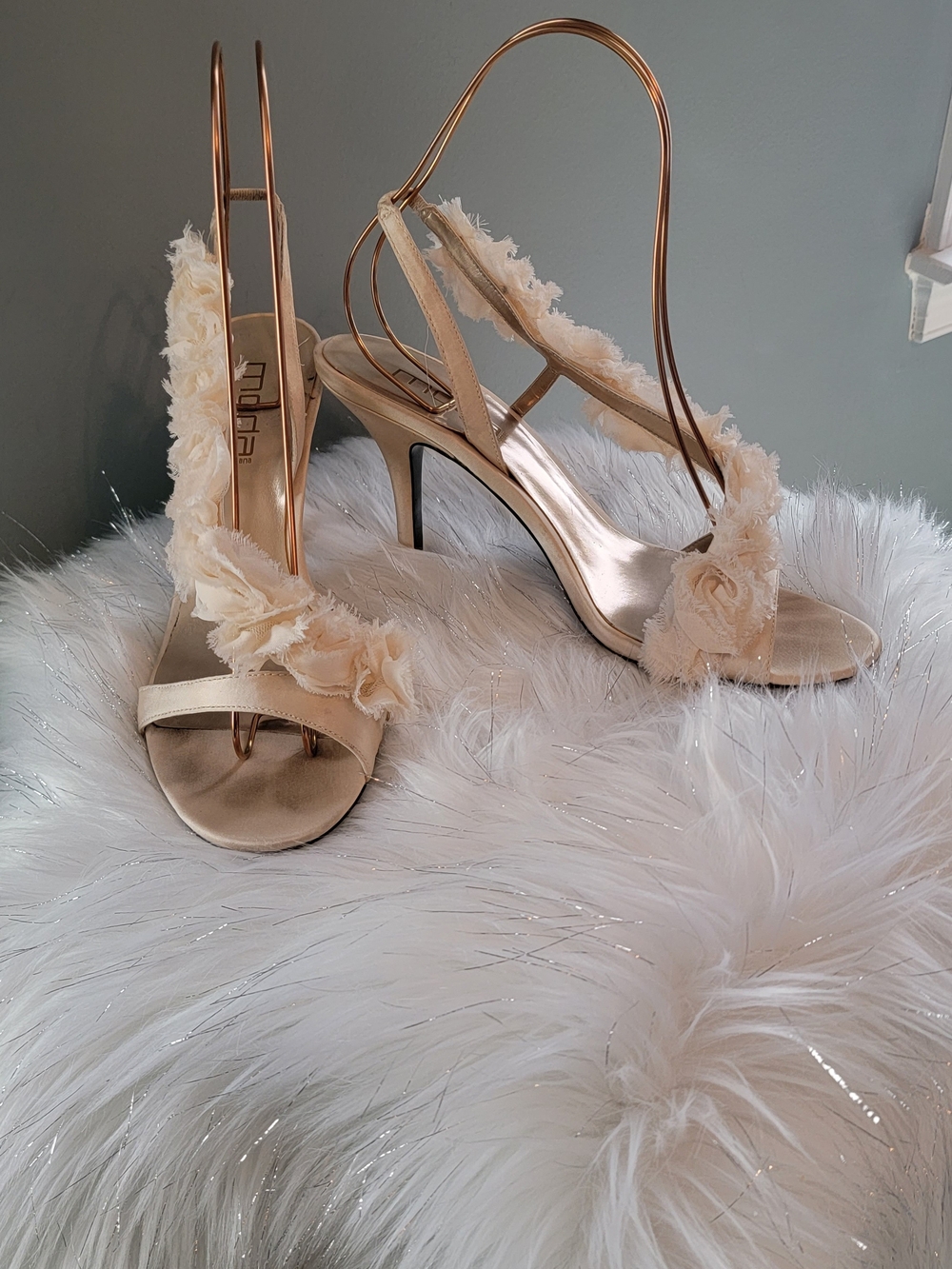 Moda International Cream Ruffle Slingback Heels - Picture 2 of 8